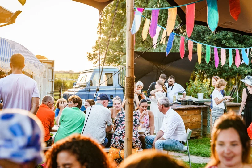 Feest met paella bereid vanuit de foodtruck